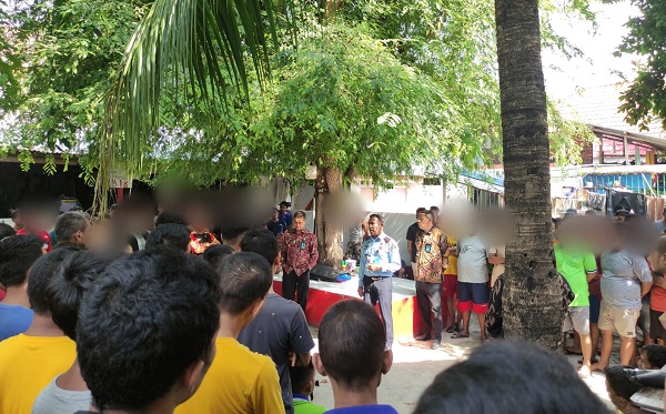 Plt. Kalapas, Efendi didampingi pejabat struktural dan satuan petugas pengamanan melakukan sosialisasi larangan peredaran Halinar di dalam Lapas, Kamis (15/6). (Waspada/ist)