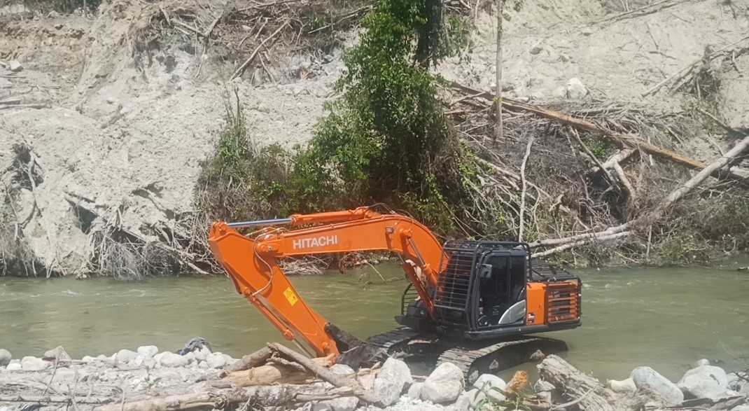 Illegal Logging Di Tapsel, Oknum KLHK Bungkam, Pengusaha Ngaku Punya Izin Illegal Logging Di Tapsel, Oknum KLHK Bungkam, Pengusaha Ngaku Punya Izin
