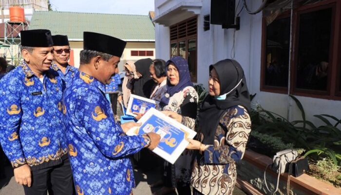 Wali Kota Binjai Serahkan SK PNS Dan PPPK Tenaga Kesehatan 