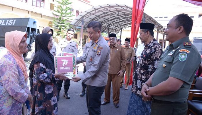 Sambut HUT Bhayangkara, Polres Langsa Berikan 500 Paket Baksos
