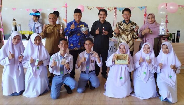 SMA Nurul Ilmi Padangsidimpuan Panen Produk Sains Siswa