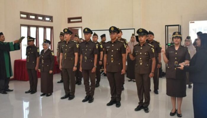 Tujuh PNS Kejari Bireuen Disumpah