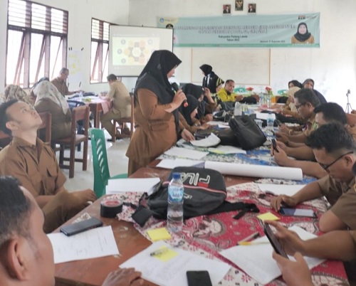 Para guru terlihat semangat saat mengikuti sosialisasi implementasi kurikulum merdeka. (Waspada/Ist)