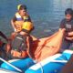 Dua korban tenggelam di Danau Toba sedang di evakuasi Tim SAR, Senin (19/6). Waspada/ist
