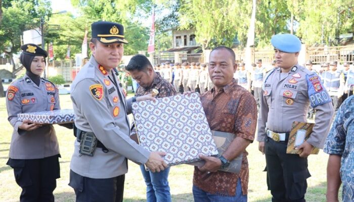 Kapolres Sabang Berikan Hadiah Kepada Juara Poskamling