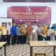 Usai rapat pleno rekapitulasi dan penetapan Daftar Pemilih Tetap 2024 Ketua KPU.Binjai berfoto bersama. (Waspada/Ist).