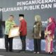 Bupati Deliserdang H Ashari Tambunan saat menerima penghargaan Top 99 Inovasi Layanan Publik dari Menpan RB tahun lalu. Waspada/ist