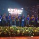 Kadis PUPR Kota Langsa, Muharram ST MSi dan Koordinator KOTAKU Kota Langsa, Maulina Santi ST, saat menerima dua penghargaan KOTAKU Awards, di Hotel Bidakara Jakarta, Rabu (21/6). Waspada/Ist
