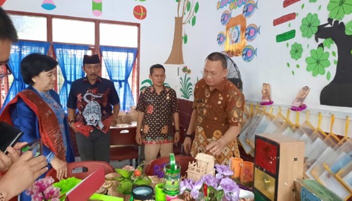 Kadisdikbud Kota Medan Apresiasi Gebyar Kreasi Karya Siswa SDN 066654