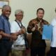 Kepala Bakesbangpol Pemko Ali Akbar (dua kanan) menerima berkas pendaftaran PPTSB Cabang Kota Pematangsiantar dari Ketua Risbon Sinaga (tiga kanan) di ruang kerja Kepala Bakesbangpol, Jl. H. Adam Malik, Rabu (7/6).(Waspada-ist).