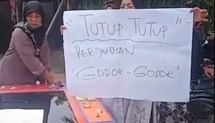 The Power Of Emak Emak Tutup Paksa Judi “Godok-godok”