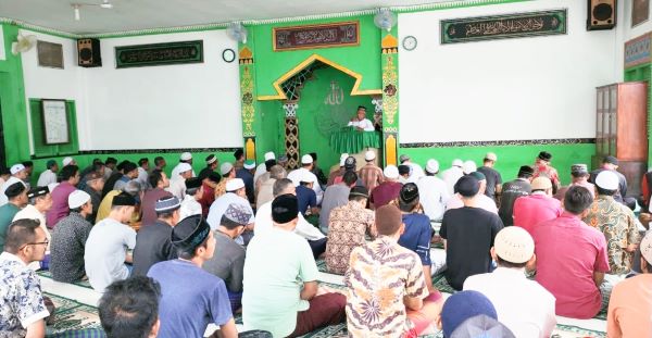 Para WBP saat mengikuti kegiatan pesantren yang digelar Lapas Kelas IIB Langsa, Minggu (25/6). Waspada/Munawar