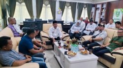 Bupati Madina HM Jafar Sukhairi Nasution, Wabup Atika Azmi Utammi Nasution, sejumlah pimpinan OPD termasuk Kepala Badan Inspektorat Madina Rahmad Daulay saat coffee morning di ruang bupati, kemarin. Waspada/ist