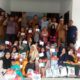 PARA anak yatim tampak cerita menerima santunan dari manajemen PT KPU. Waspada/Asrirrais