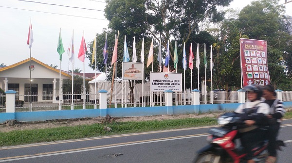 Suasana Kantor KPUD Deliserdang. (Waspada/Edward Limbong).