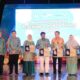 Wali Kota Binjai bersama Sekdako foto bersama dengan rombongaan usai membuka penyelenggaraan malam kesenian dan budaya untuk memeriahkan event PRSU. (Waspada/Ist).