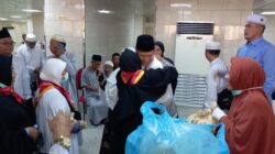Wabup Sergai Adlin Tambunan cek kondisi jamaah haji asal Kabupaten Sergai di Makkah. Waspada/ist