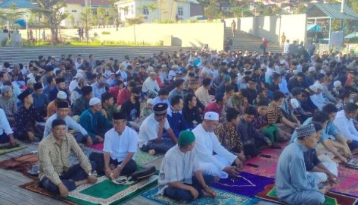 Ratusan Umat Islam Gelar Sholat Idul Adha Di RTP Pantai Bebas Parapat