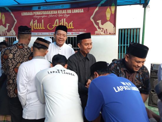Kegiatan shalat Idul Adha 1444 H /10 Dzulhijjah yang dilaksanakan lingkungan Lapas Kelas IIB Langsa, Kamis (29/6). Waspada/Munawar