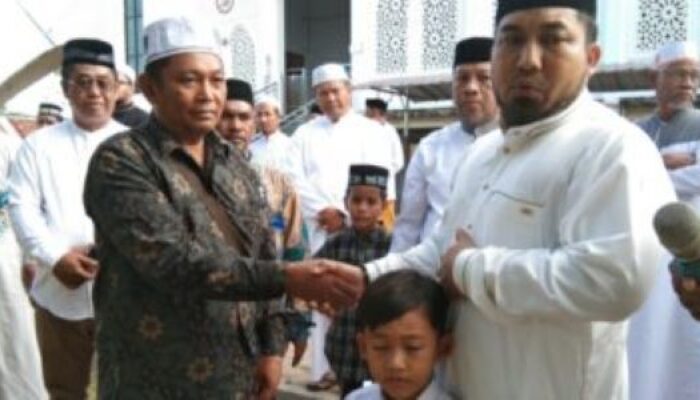 Masjid Agung Al-Munawarah Salurkan 8 Ekor Hewan Kurban Ke Warga