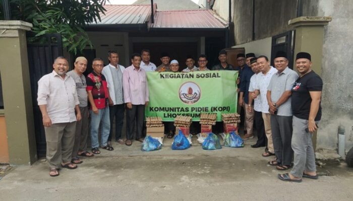 Korban Kebakaran Terima Bantuan Komunitas Pidie Lhokseumawe