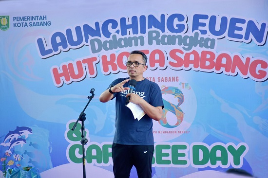 Pj. Wali Kota Sabang, Reza Pahlevi memberikan sambutan pada acara Lauching Ragam kegiatan HUT ke-58 Kota Sabang. (Waspada/T. Zakaria)