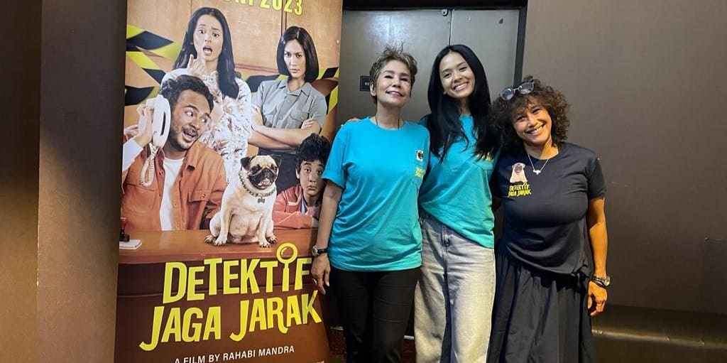 Para pemain film Detektif Jaga Jarak yaitu Debby Sahertian, Givina Lukita Dewi, dan Ajeng Viranti A. Vincent selaku produser film.