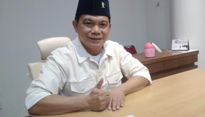 Anggota DPRD Sumut Penyabar Nakhe Minta PUPR Atasi Debu Proyek Jalan Multi Years Di Nias