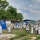 PARA santri Ponpes Tahfiz Quran Darul Ibtihaj berada di depan bangunan Ponpes yang akan dirubuhkan oleh pihak PTPN II setelah alat berat merubuhkan bangunan rumah warga di Desa Sampali Kecamatan Percut Seituan, Rabu (7/6). Waspada/Andi Aria Tirtayasa
