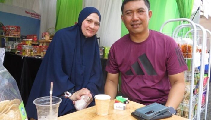 Sekda Dan Istri Berangkat Di Kloter 20 Bersama Jamaah Haji Labusel