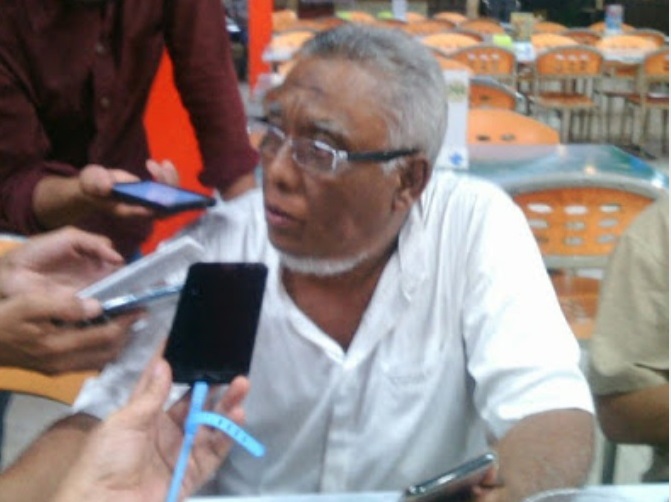 DIREKTUR Eksekutif Lembaga Independen Pemerhati Pembangunan Sumut (LIPPSU) Azhari AM Sinik. Waspada/Partono Budy