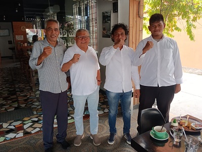 TOKOH Masyarakat Aceh, Drs.H.Armen Desky MM, Koordinator AHTRMI Sumut-Aceh Drs. Mhd Yusuf Tijue Ketua DPD AHTRMI AGARA, Saiful Irham Saraan ST, didampingi Cooporate, Arya Impun Diapari. Waspada/Ist