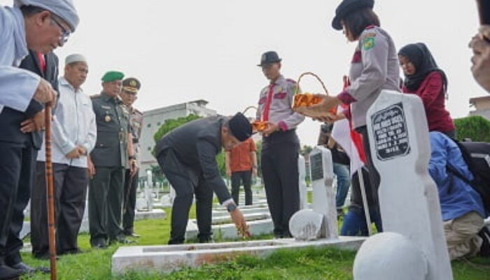 HUT ke-433 Kota Medan, Bobby Nasution Ziarah di TMP, Kenang & Doakan Pahlawan Pembangunan