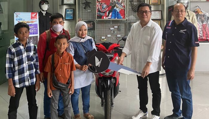 Hadiah Sepeda Motor Memang Impian Katini