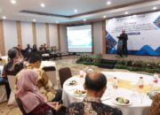 Kepala BPS Sumut diwakili Kepala Bagian Umum BPS Drs. Ramlan, MM saat membuka Workshop pembahasan publikasi Fertilitas dan Mortalitas beserta indikator lainnya, publikasi Statistik Migrasi, dan publikasi Proyeksi Penduduk Kabupaten/Kota 2020-2035 Sumatera Utara, di Santika Dyandra Hotel & Convention Medan, Selasa (11/7).