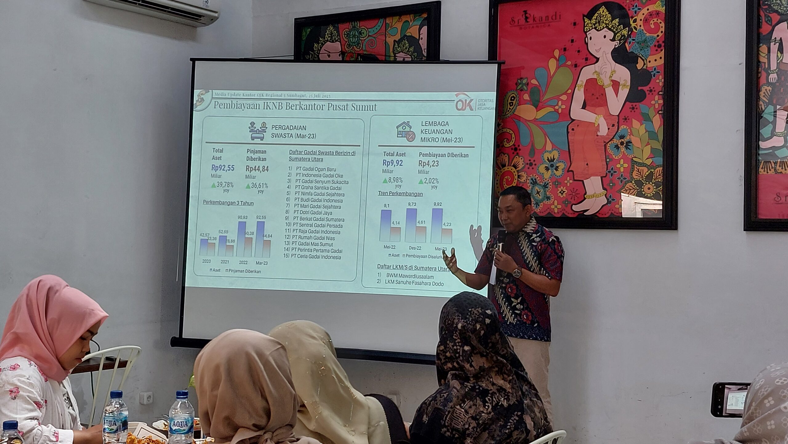 Kepala Kantor OJK Regional 5 Sumbagut Bambang Mukti Riyadi saat memberikan paparan.