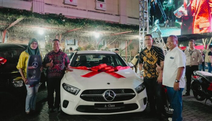 Lion Air Group Serahkan Mercedez Benz Ke Pemenang Utama Mobile Apps Check-In