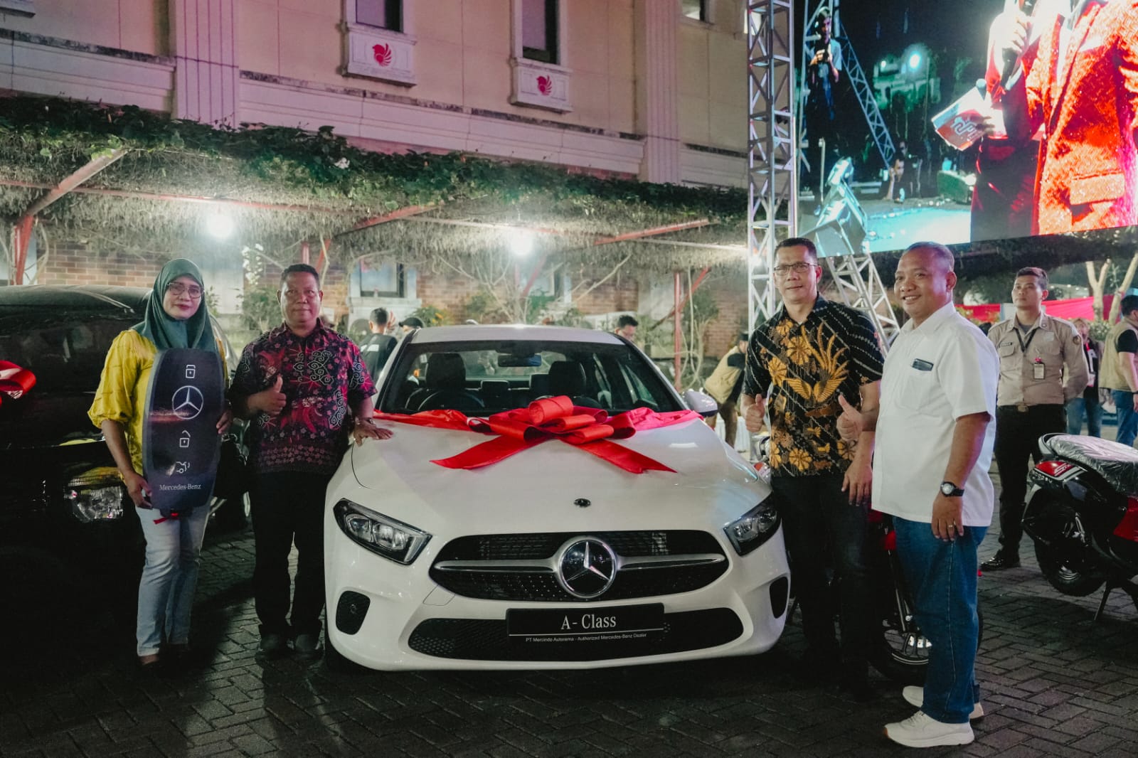 Lion Air Group Serahkan Mercedez Benz Ke Pemenang Utama Mobile Apps Check-In