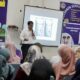INISIATOR Gerakan Gadget Sehat Indonesia Prof Ridha Dharmajaya saat memaparkan dampak penggunaan gadget berlebihan kepada wali murid TK Harapan Jl. Imam Bonjol Medan, Minggu (23/7). Waspada/Ist