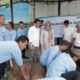 General Manager Awaluddin Hafid beserta istri (seragam putih) menyaksikan penyembelihan hewan kurban.