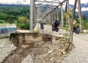 Di Agara Oprit Jembatan Rangka Baja Amblas