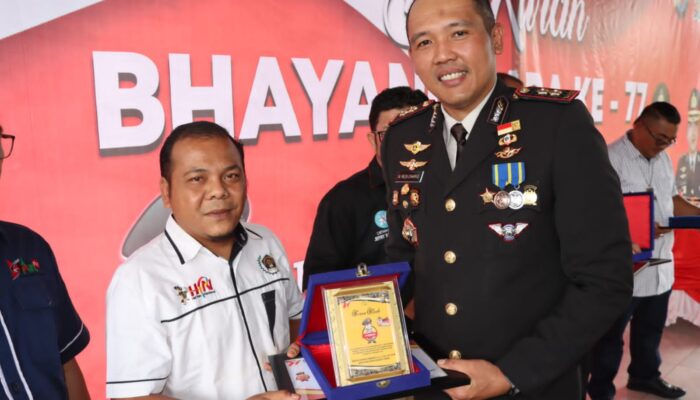 Ketua PWI Madina Dan 2 Pengurus Dapat Penghargaan Hari Bhayangkara