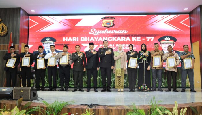 Kapolda Beri Penghargaan Pj Wali Kota Langsa