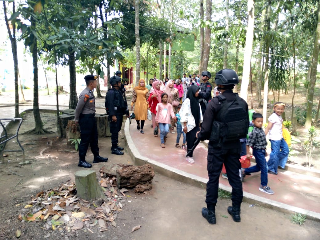 Brimob Amankan Objek Wisata