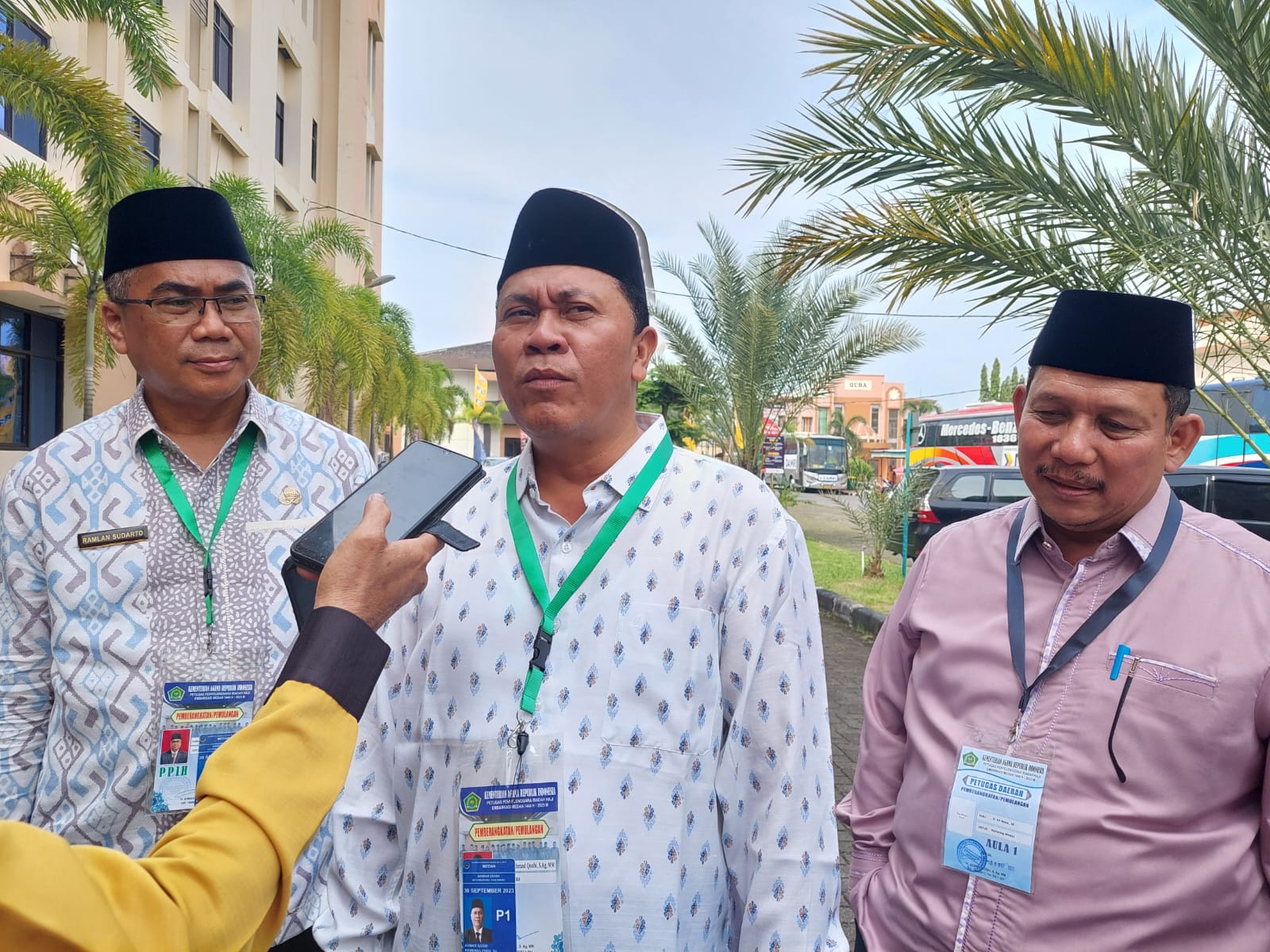 KAKANWIL Kemenagsu H Ahmad Qosbih MM (tengah). Waspada/ist