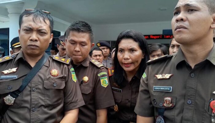 Status WA Berbuntut Panjang, Aktivis Demo Kejari TBA