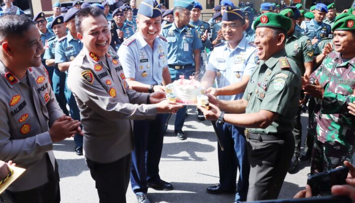 Kapolres Sabang Terima Kejutan Dari 3 Pimpinan TNI
