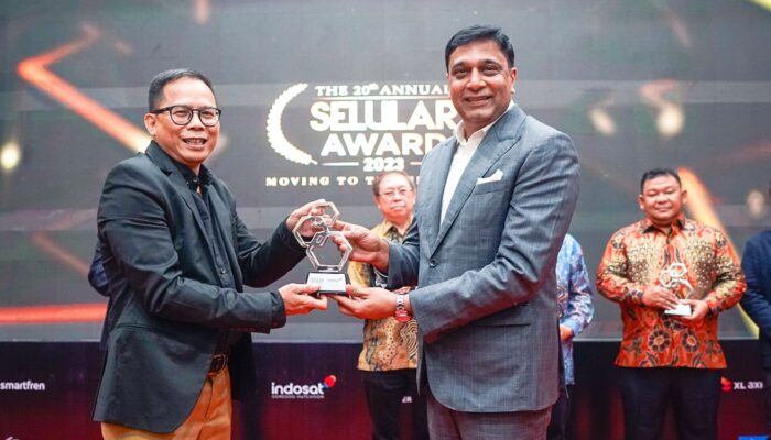 Bawa Indosat Bertumbuh Memberdayakan Indonesia, Vikram Sinha Meraih CEO Of The Year 2023