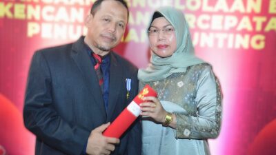 Bupati Pidie Jaya Raih Penghargaan MKK Dari BKKBN Bupati Pidie Jaya Raih Penghargaan MKK Dari BKKBN