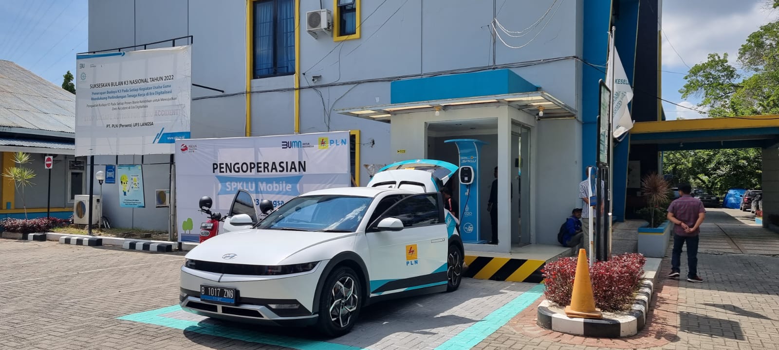 PLN UP3 Langsa Resmikan SPKLU Dan Test Drive Mobil Listrik